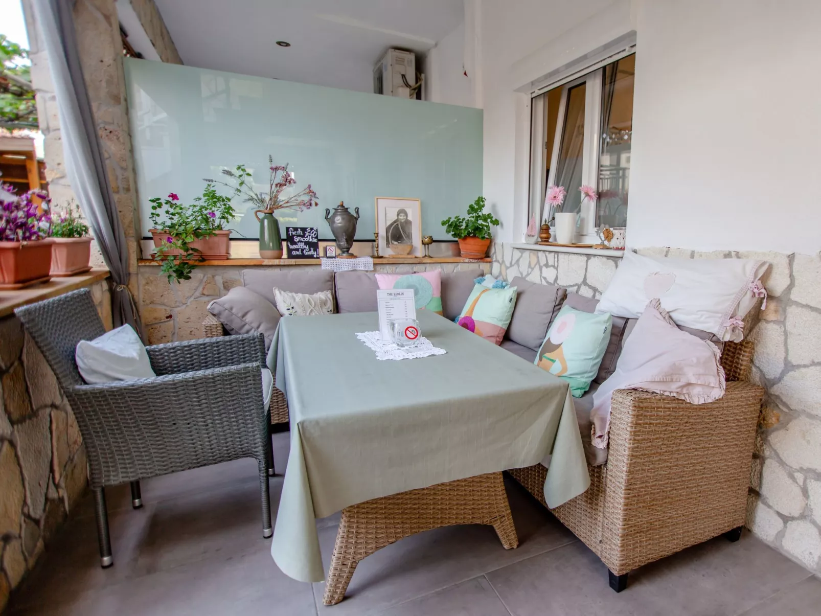 Mit Terrasse-Drinnen