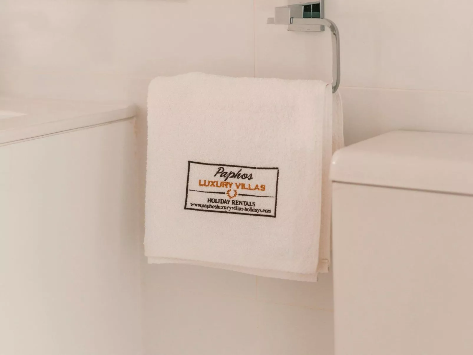 Luxuriöse Villa mit privatem Pool und Whirlpool-Drinnen