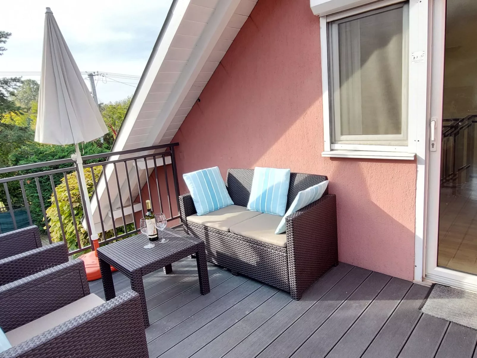 Mit gemeinschaftlichem Pool-Dedans