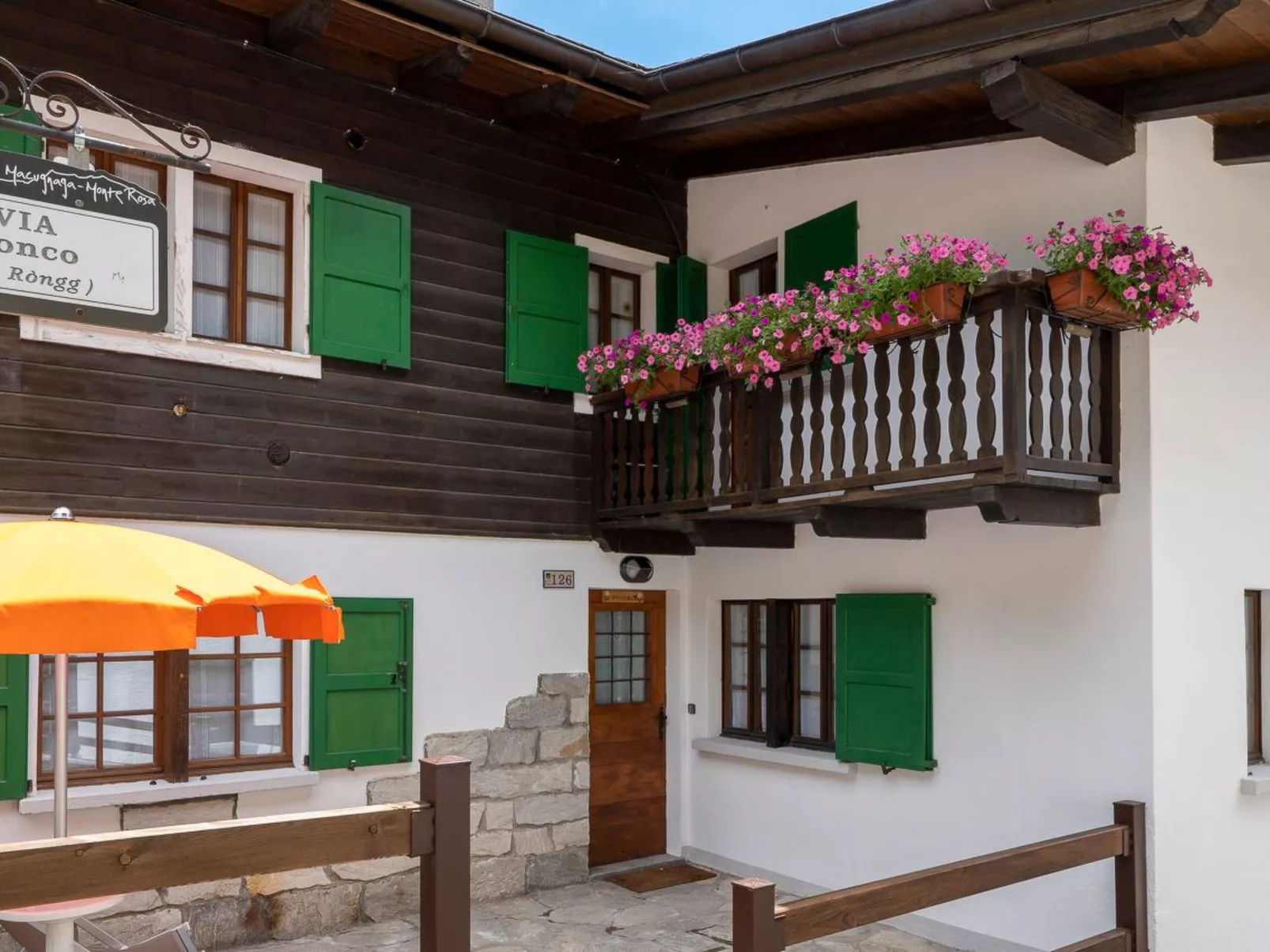 Wohnung im Dorfzentrum Ronco 3-Draußen