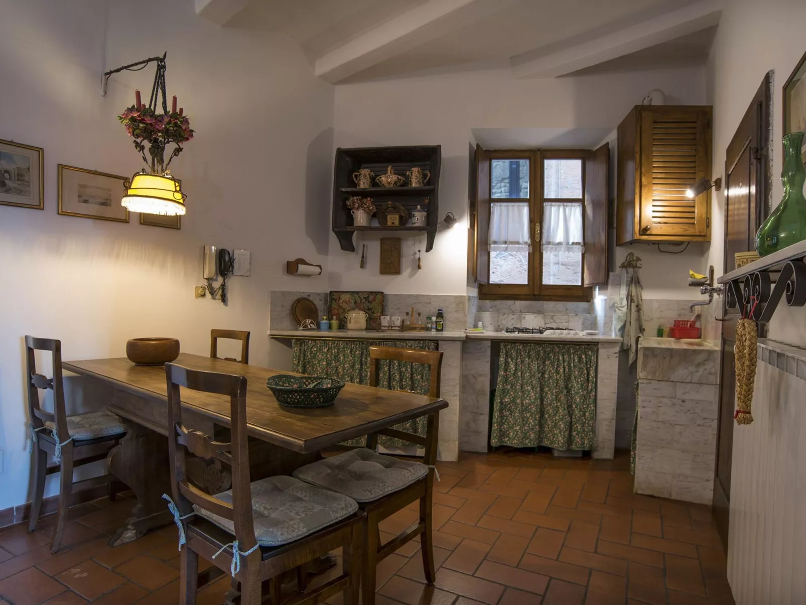 Schöne Unterkunft in einem Schloss, mit Schwimmbad-Dedans