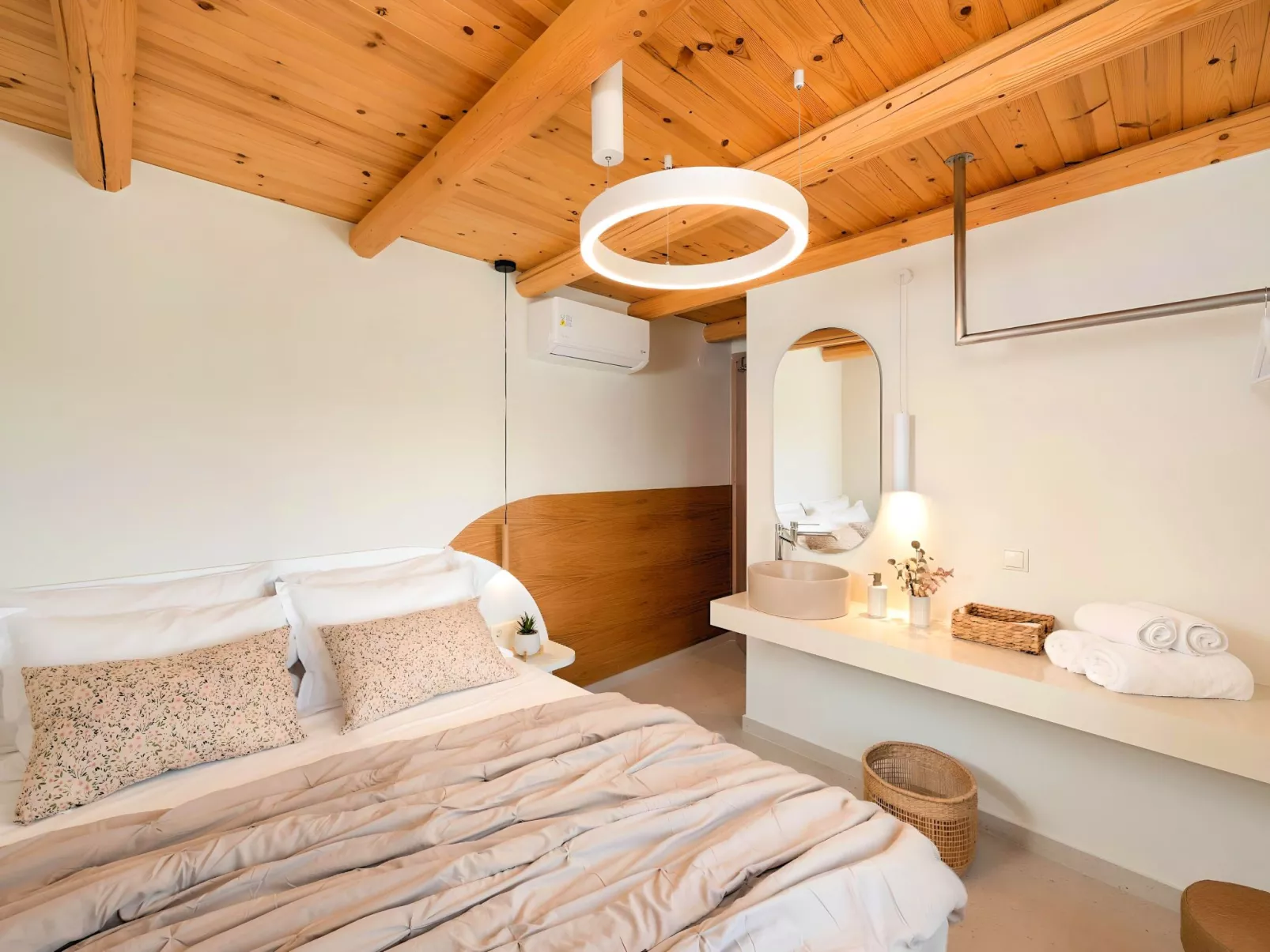 Hidden Gem Villa Pool und Jaccuzzi-Inside