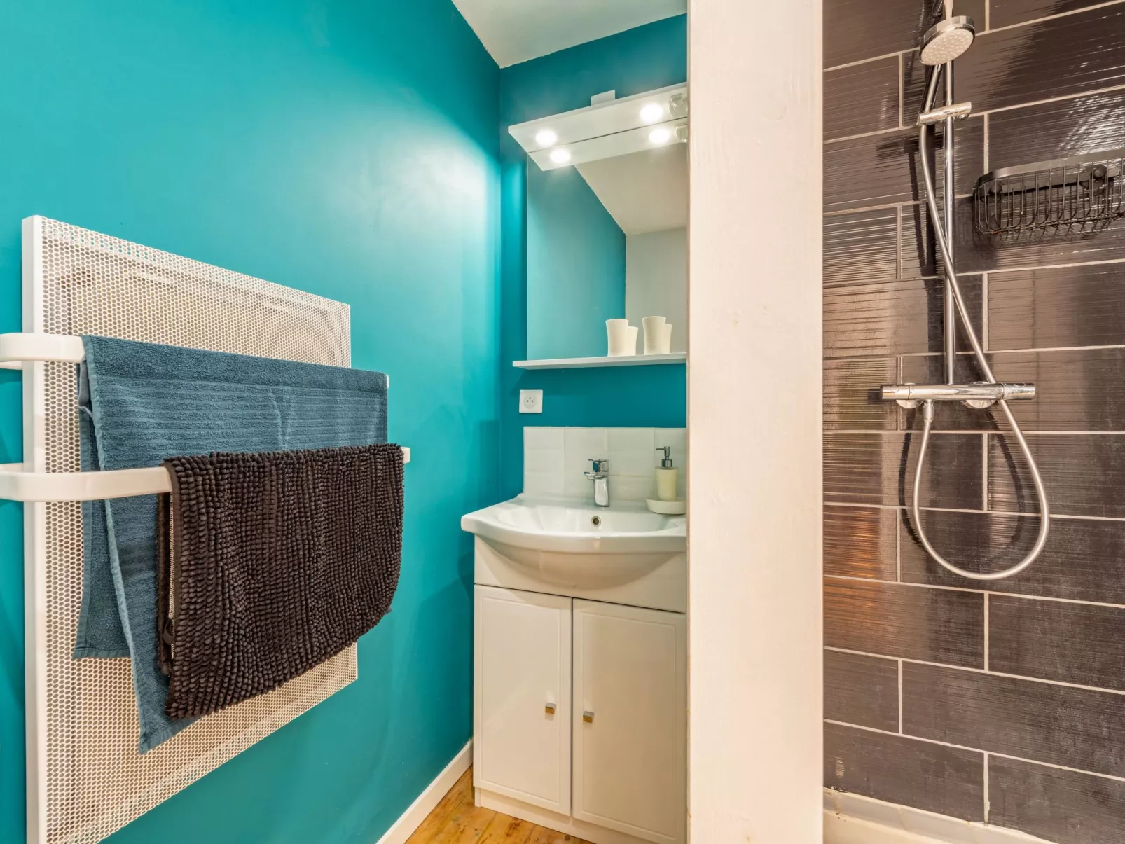 Landgut "Villa Léànie" mit Innenpool-Drinnen