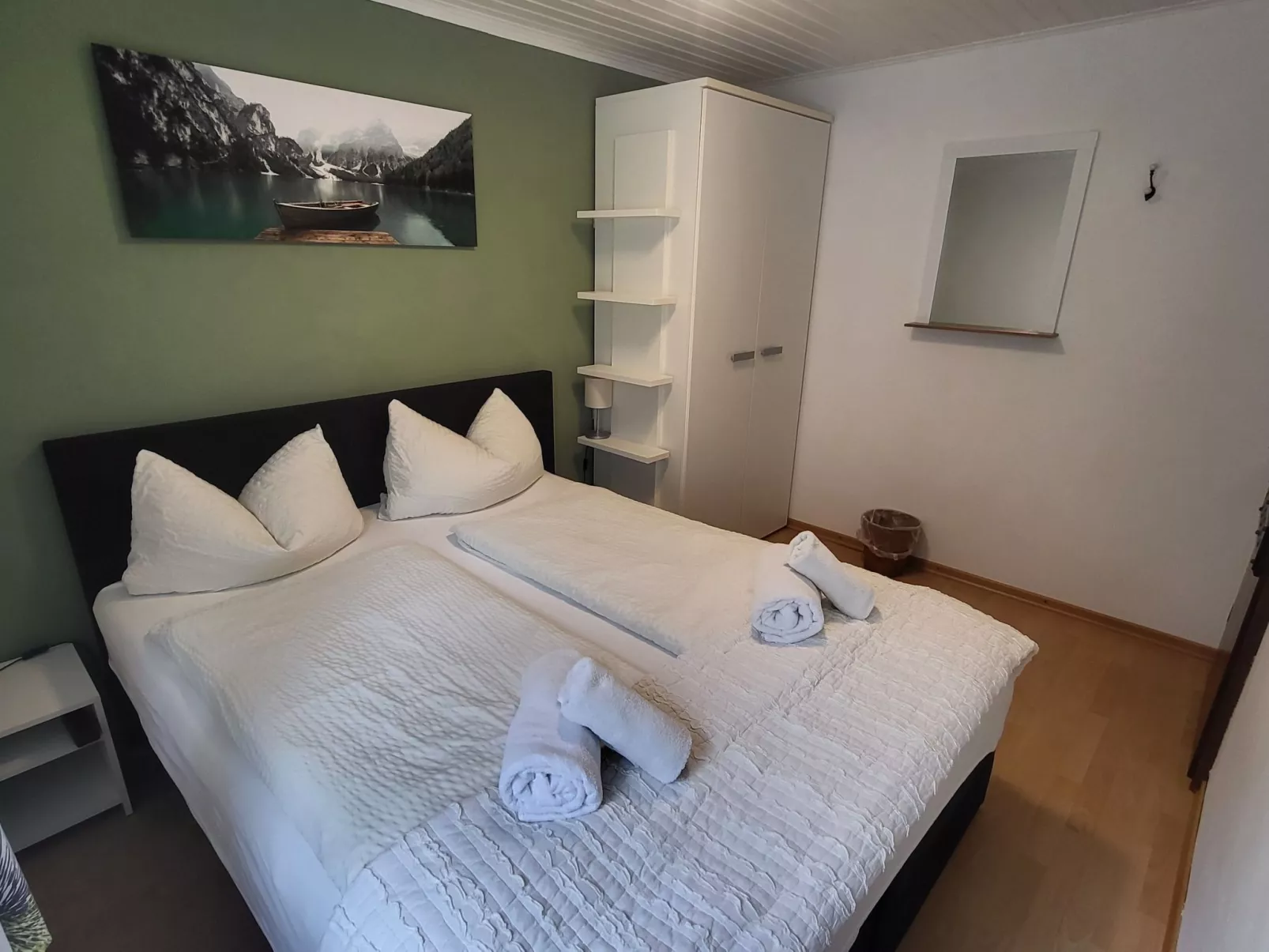 Geräumige Wohnung mit zwei Schlafzimmern und Balkon-Image-tags.info