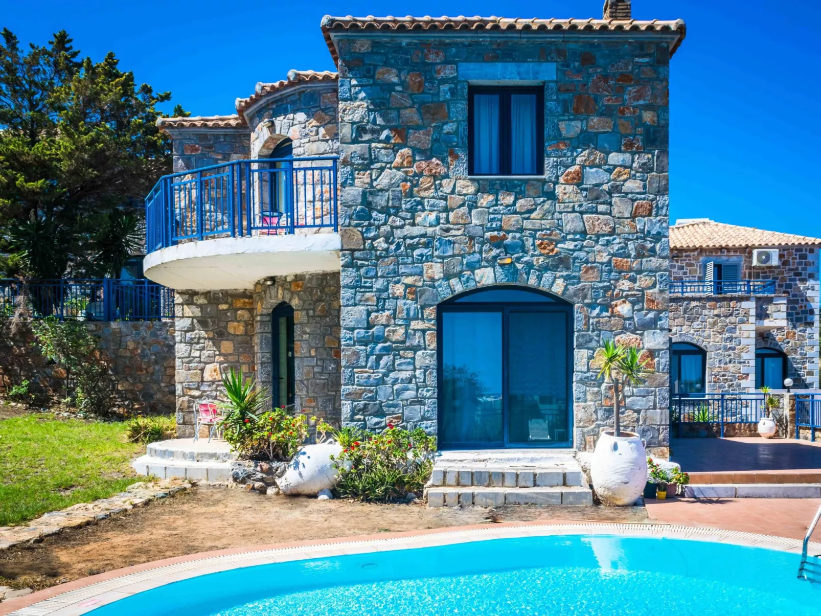 Niriides Villas_ Liagori_ 2-Schlafzimmer privater Pool-Outside