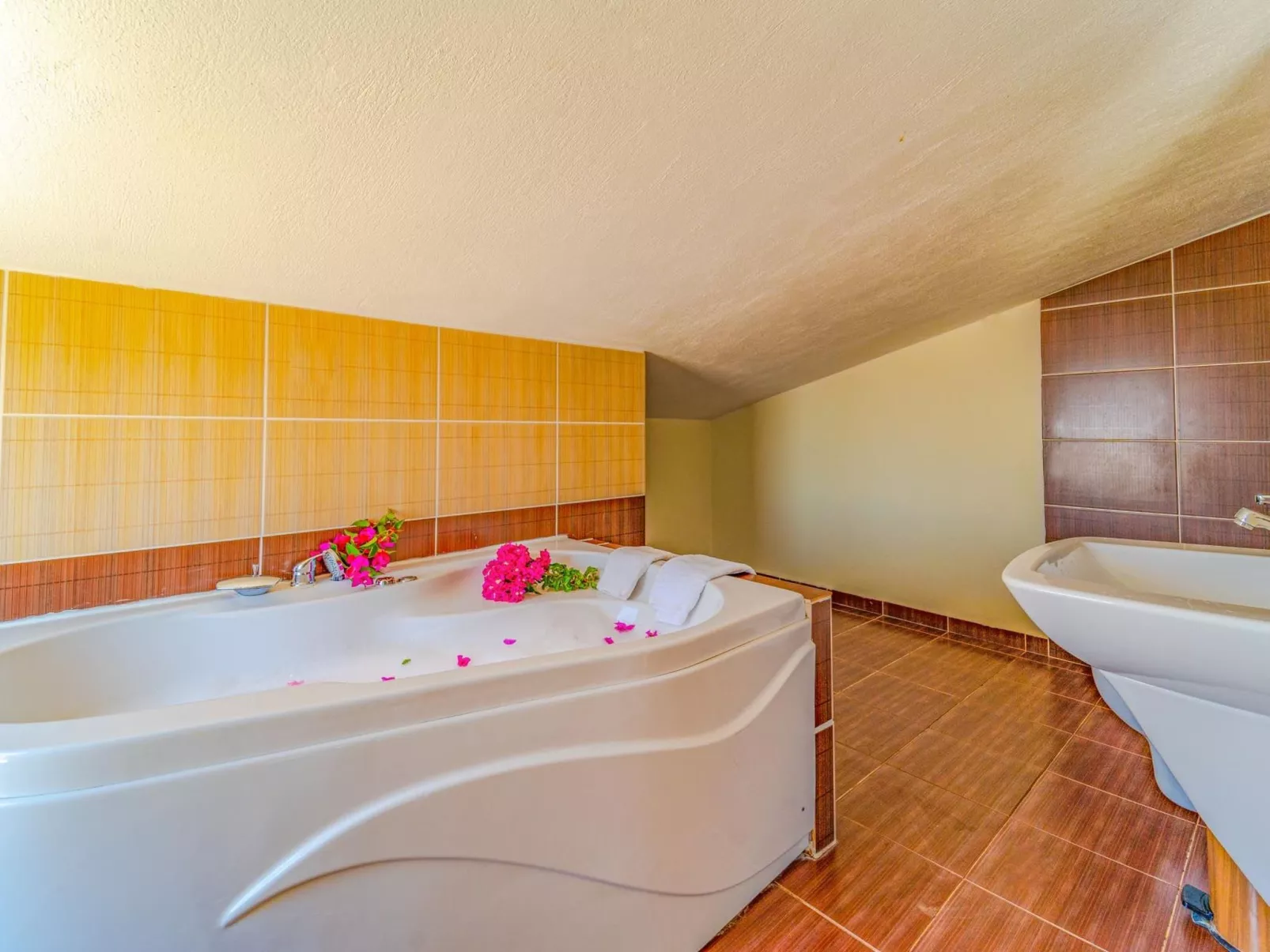 Villa aus Naturstein für 8 im Zentrum von Kalkan-Inside