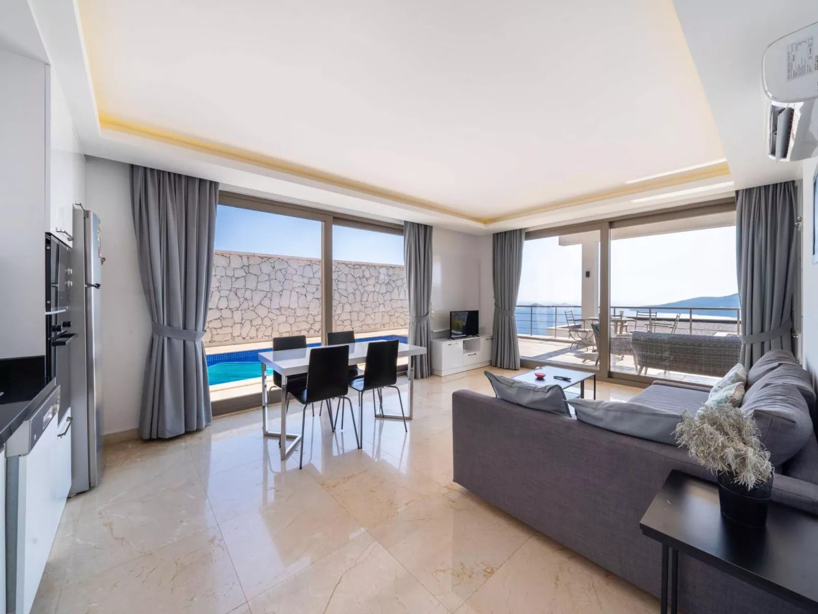 Villa Mini Arden mit Privatem Pool und Meerblick-Inside