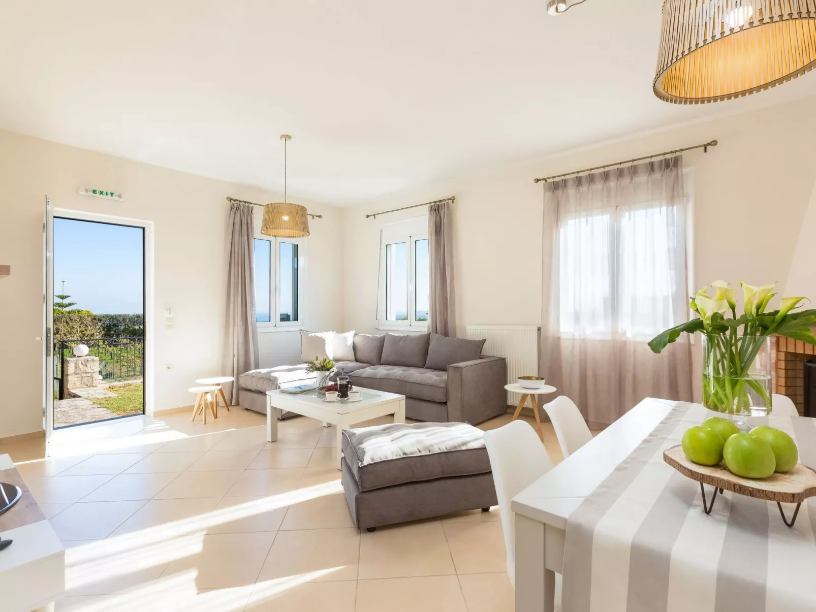 Ruhige Villa mit privatem Pool, BBQ und Kinderbereich-Image-tags.info