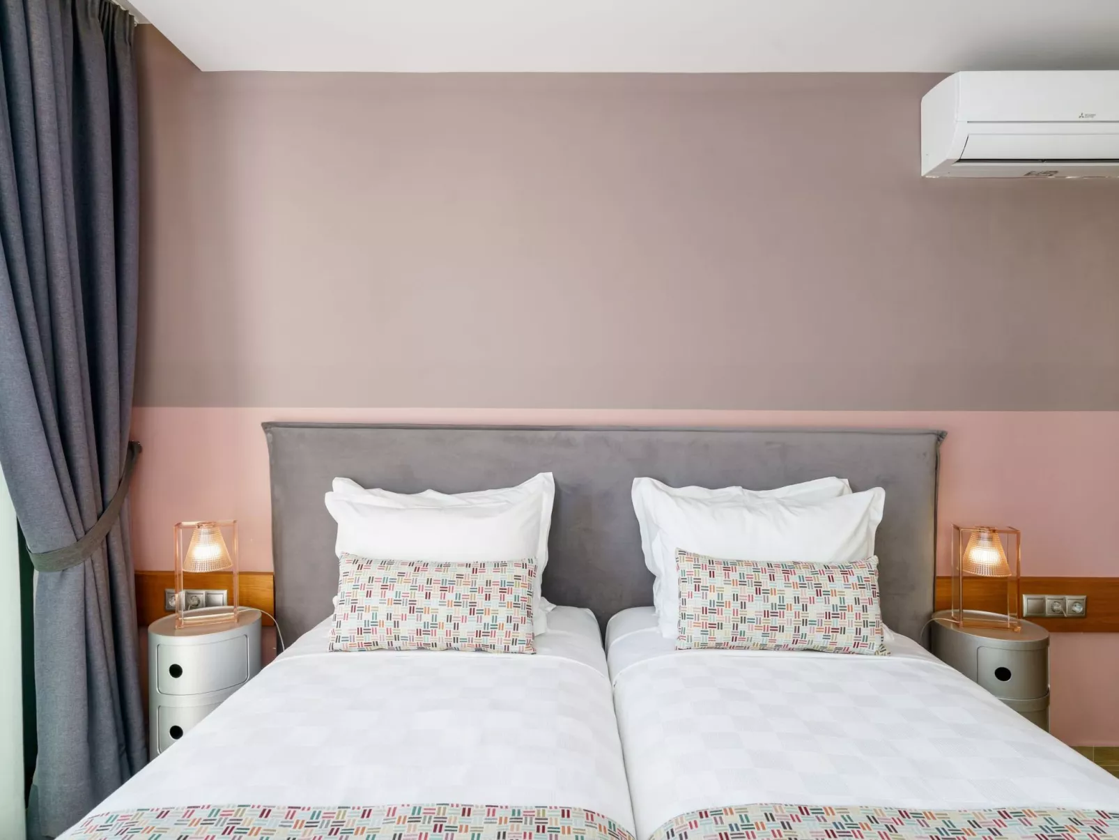 Lux-Villa mit Innen- und Außenpool, BBQ und Fitnessraum-Inside