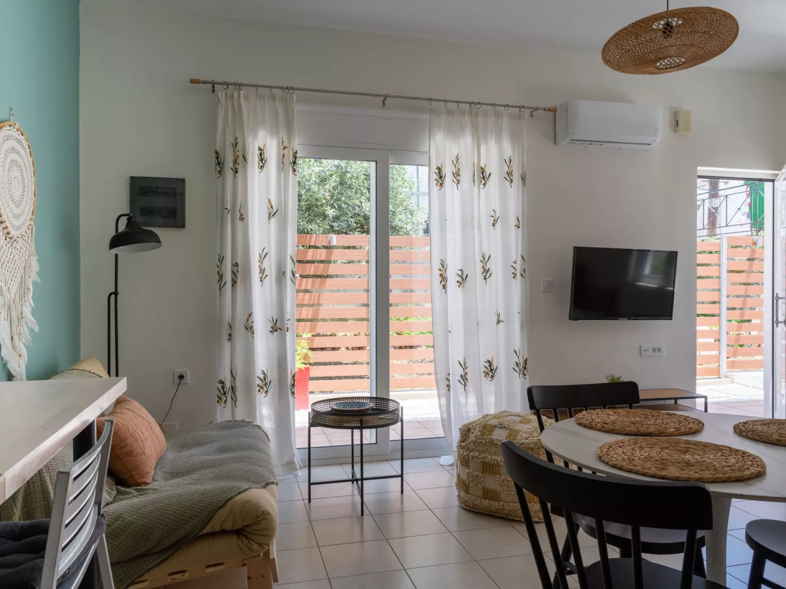 Der Garten von Zephyrus - Halepa - Drinnen