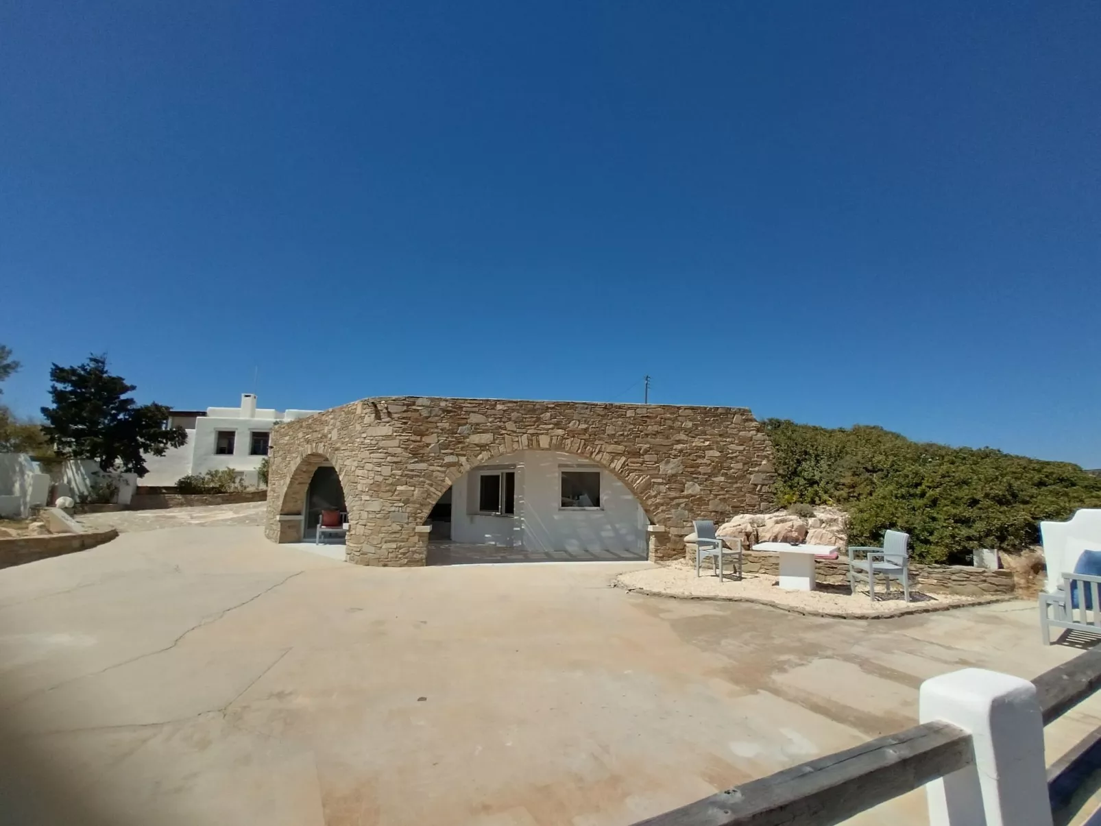 Die Villa und das Atelier des Bildhauers - Draußen