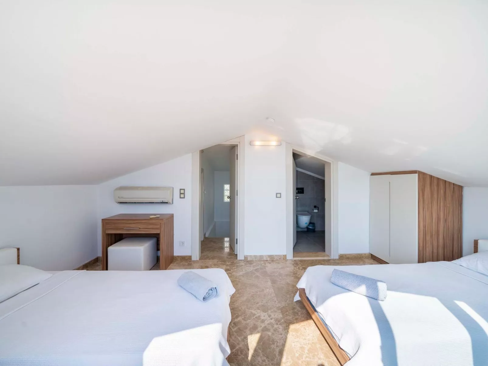 Exklusive Villa mit Infinitypool-Image-tags.info