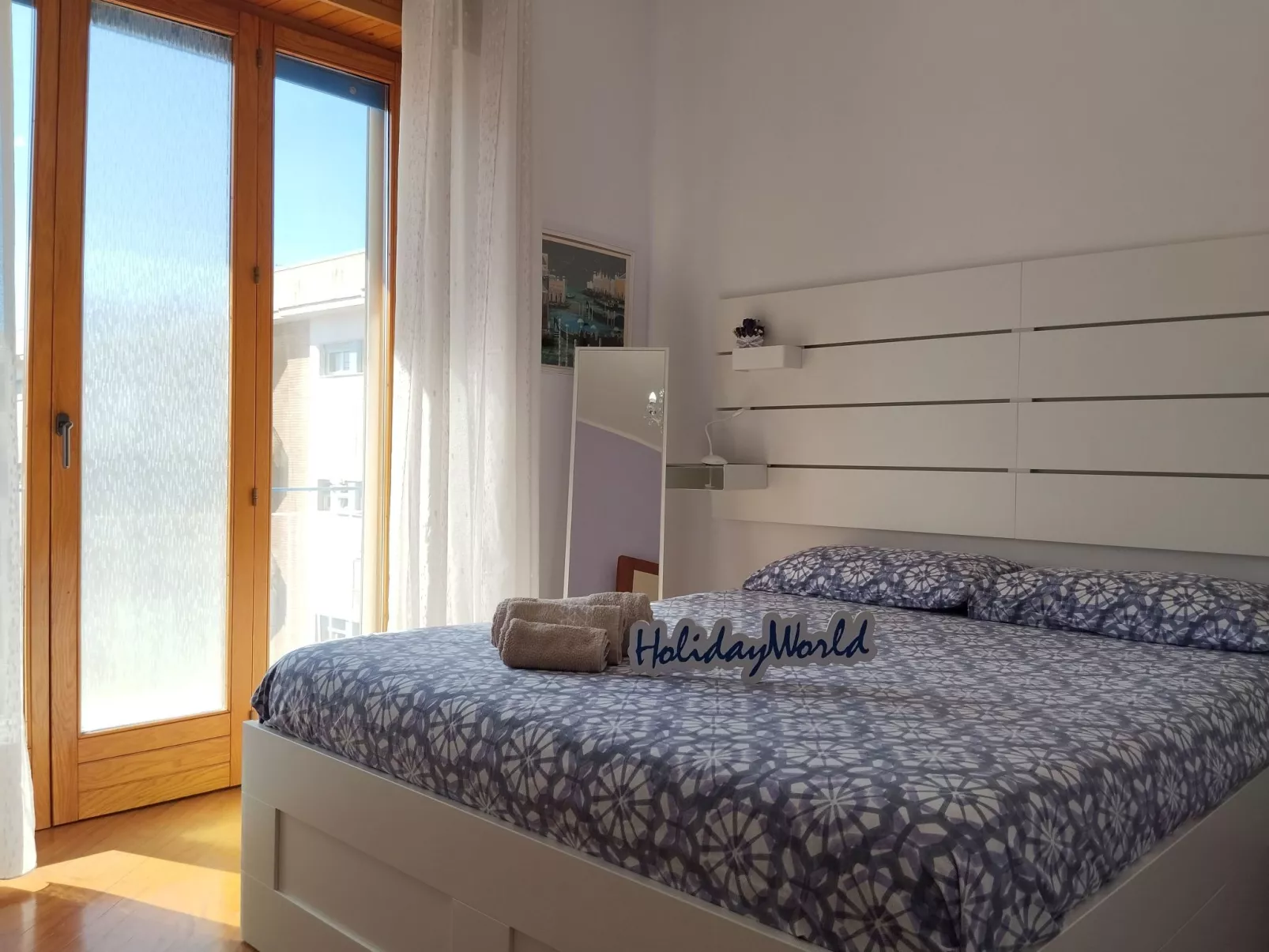 Sea La Vie by Holiday World-Inside