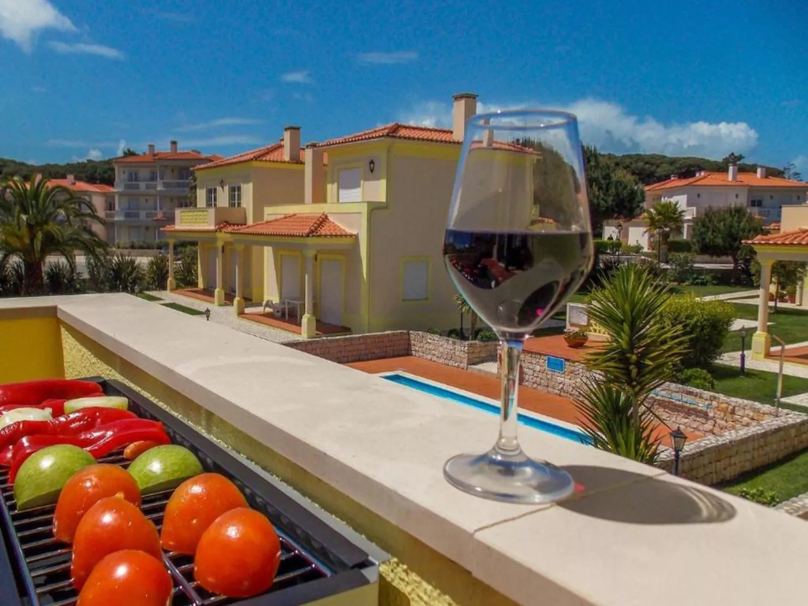 Golf, Pinienwald mit Pool-Draußen