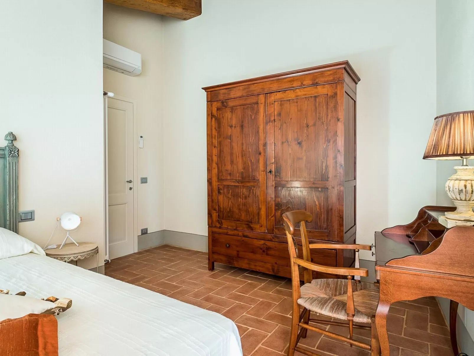 'Cypress T4 rota'-Inside