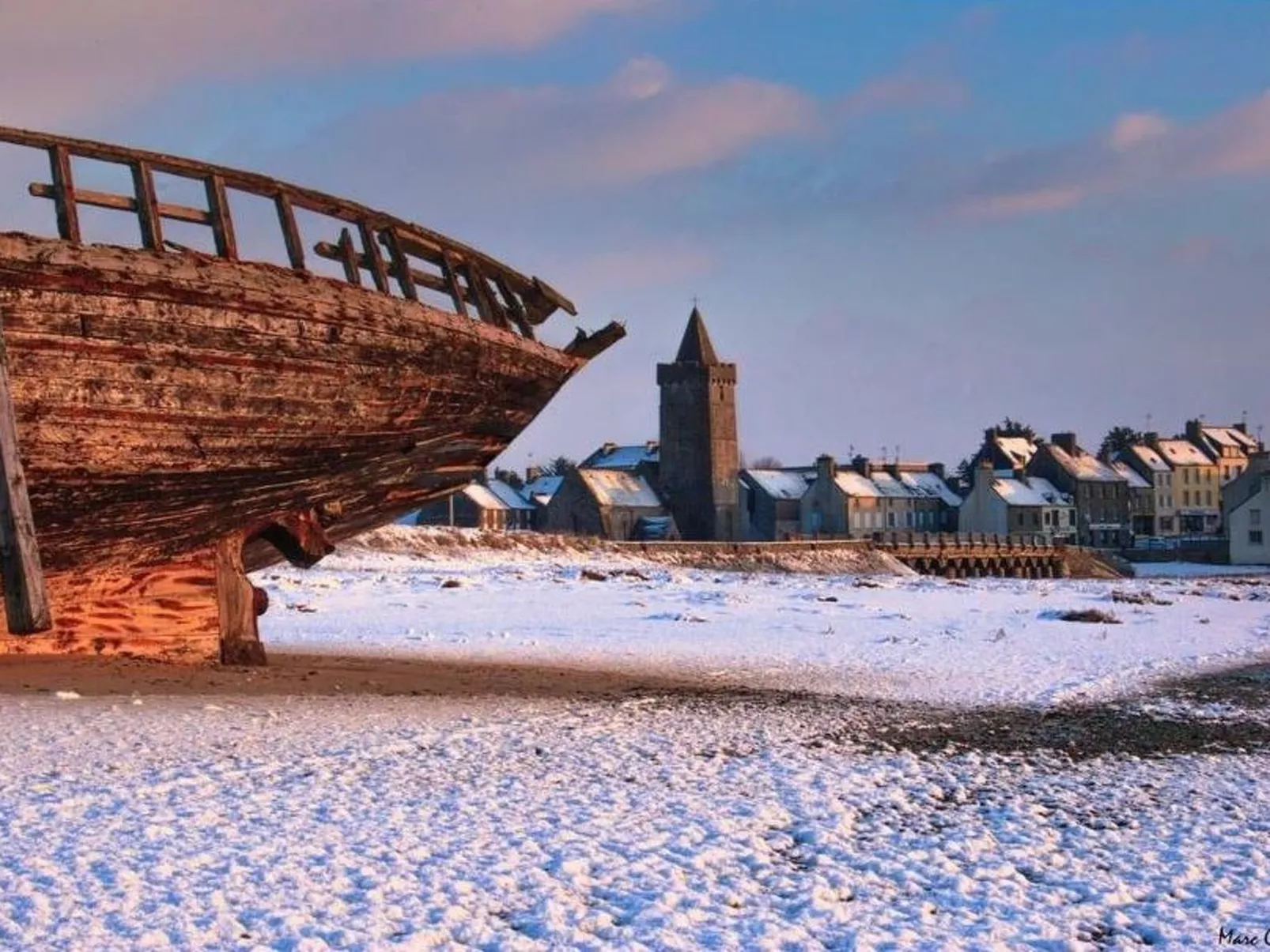 Charmantes Holzhaus in einer grünen Umgebung-Outside
