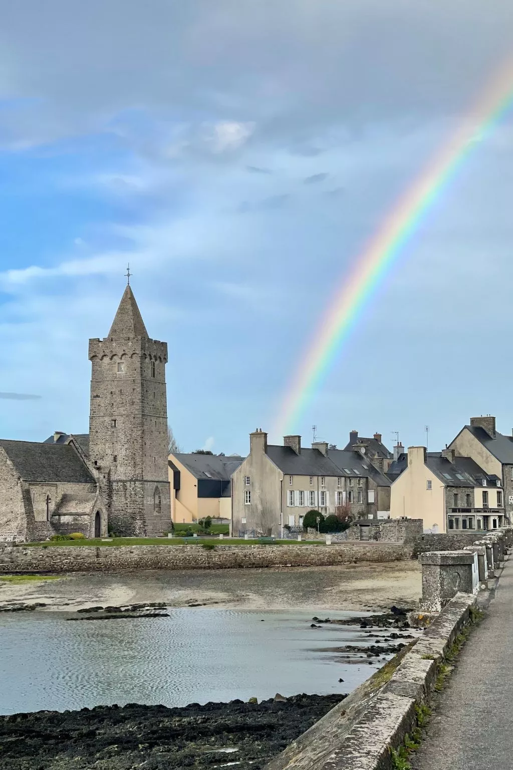 Charmantes Steinhaus in der Nähe des Meeres-Outside