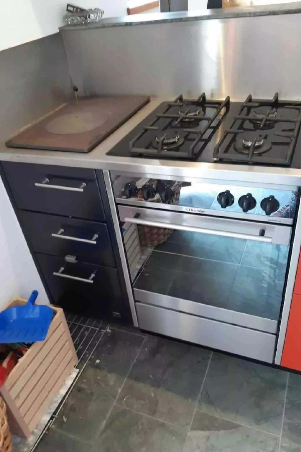 Monte Campell Dasura-Drinnen