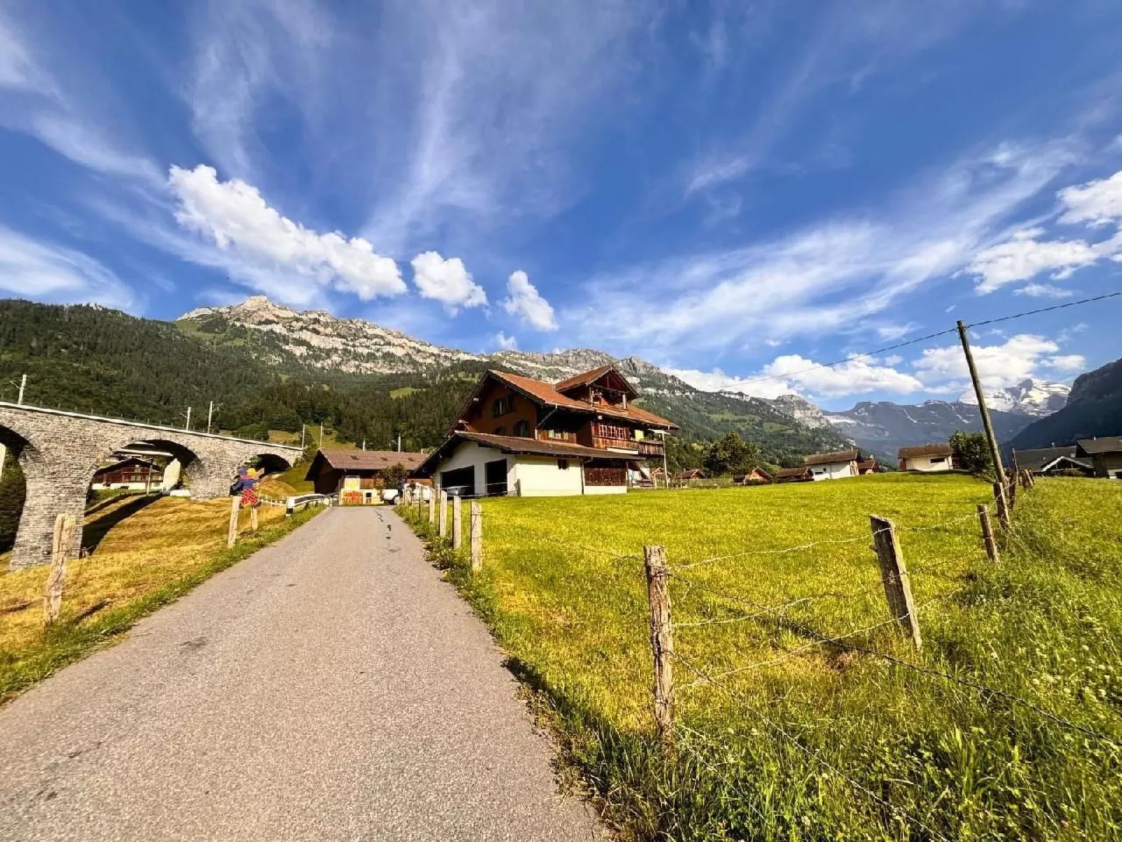 Neue 2.5- Zimmer Ferienwohnung im dreigenerationen Bauernhaus-Dehors