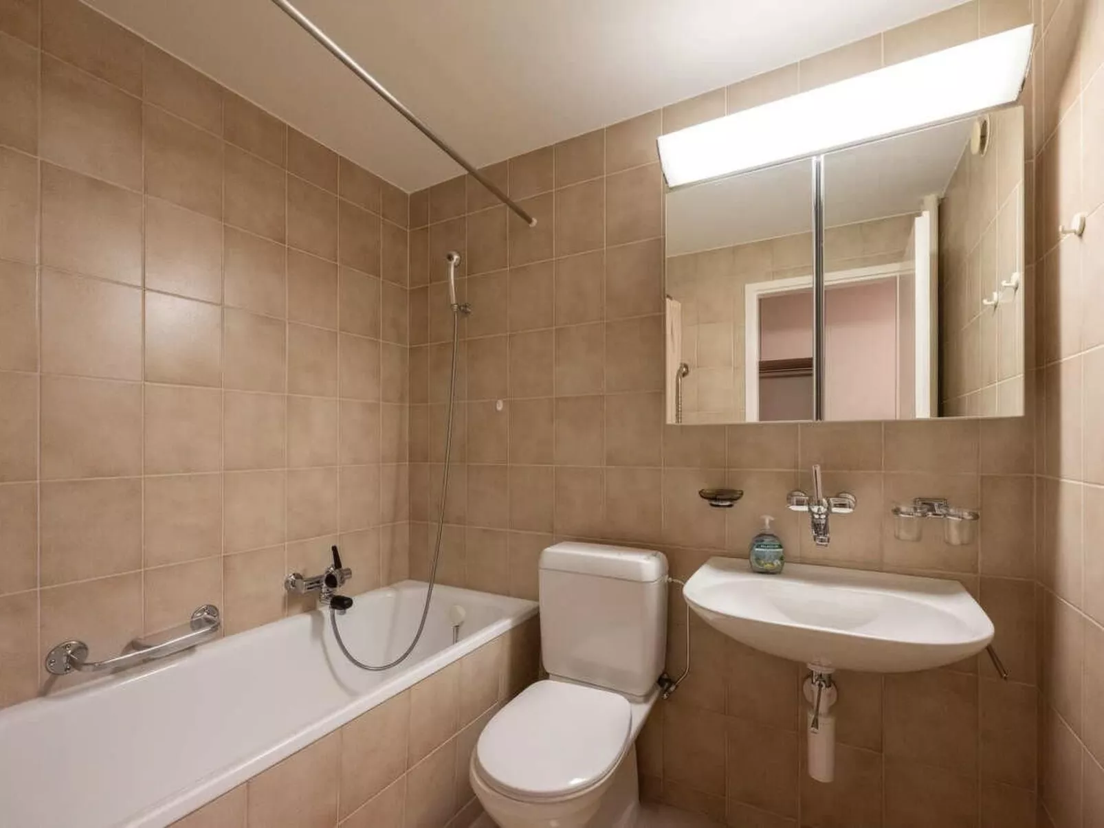 Familienfreundliche Wohnung mit 90 m² im 1. Stock-Dedans