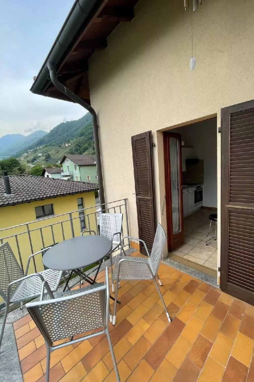 Mit Bergblick-Dehors