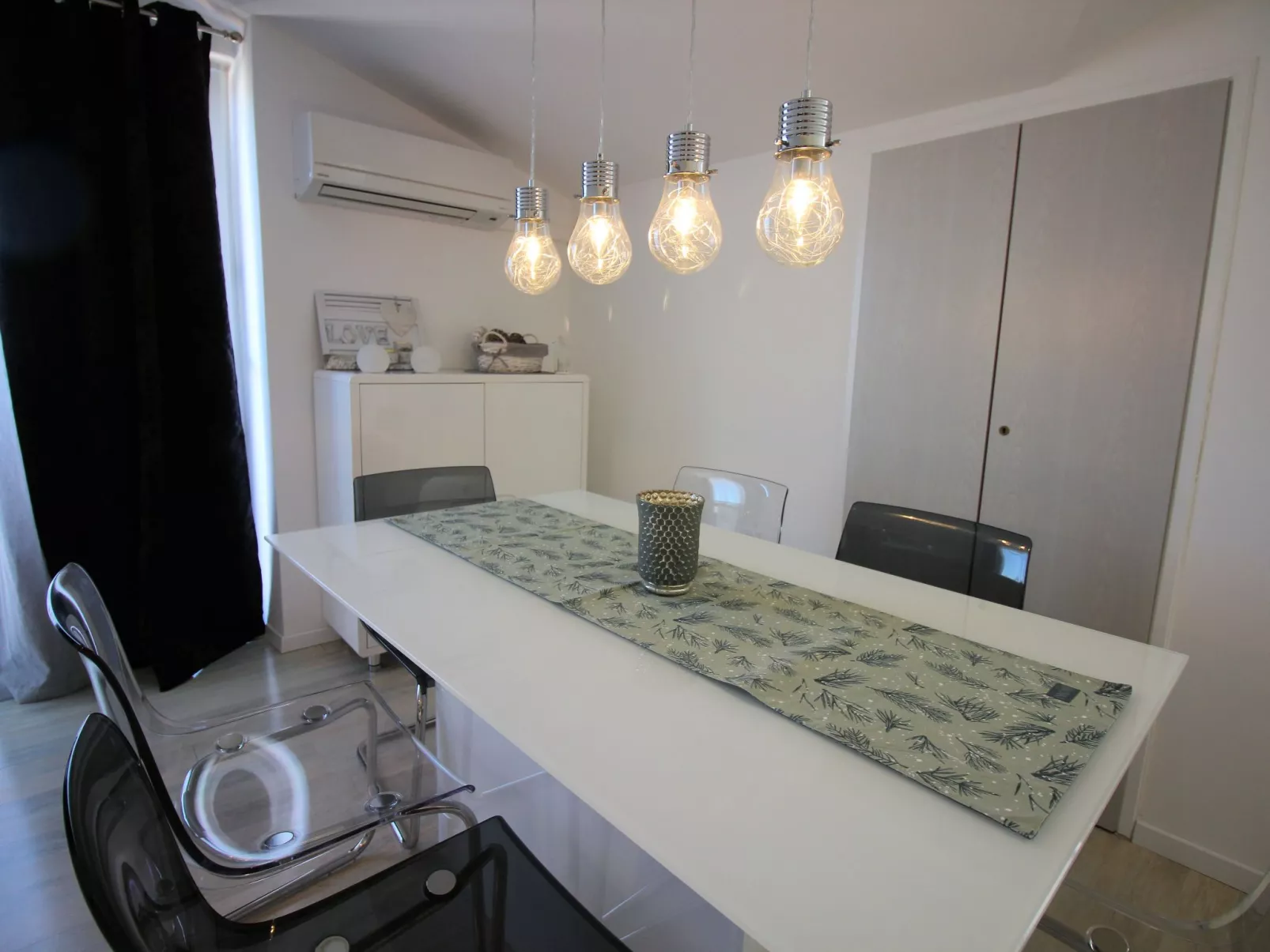 "Evelin" direkt am Strand-Drinnen