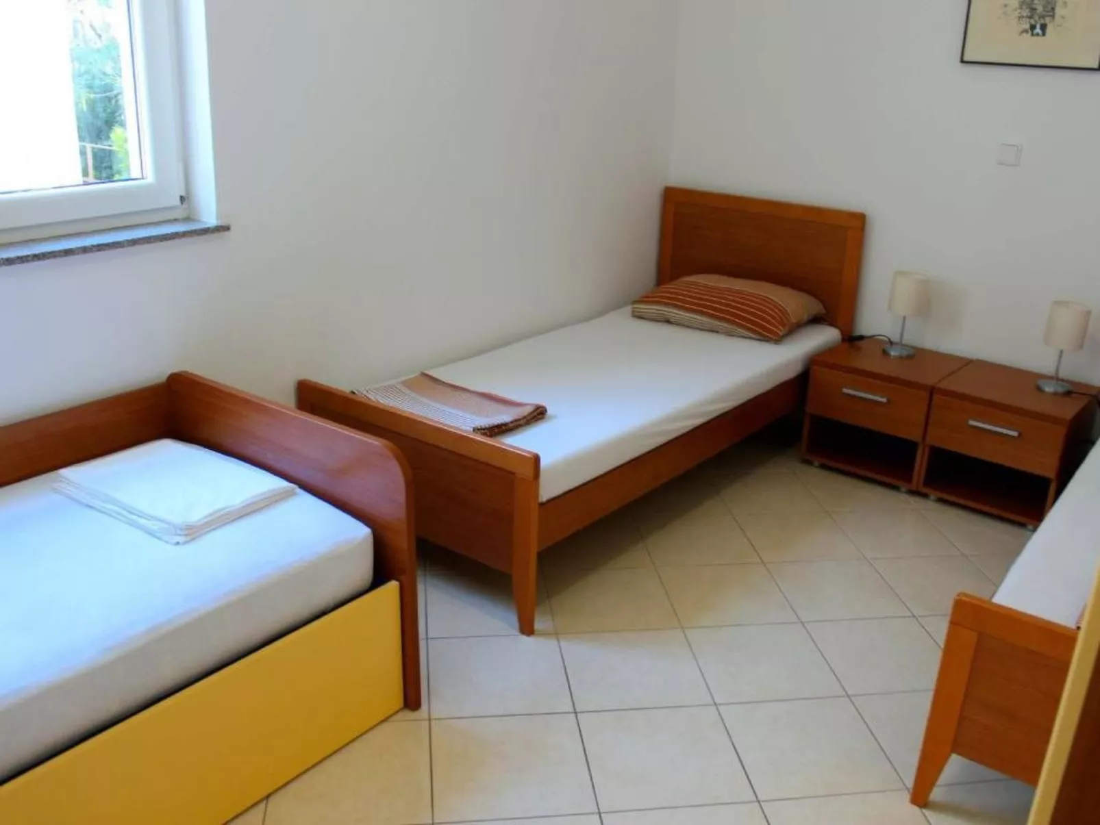 "Milan" direkt am Strand-Drinnen