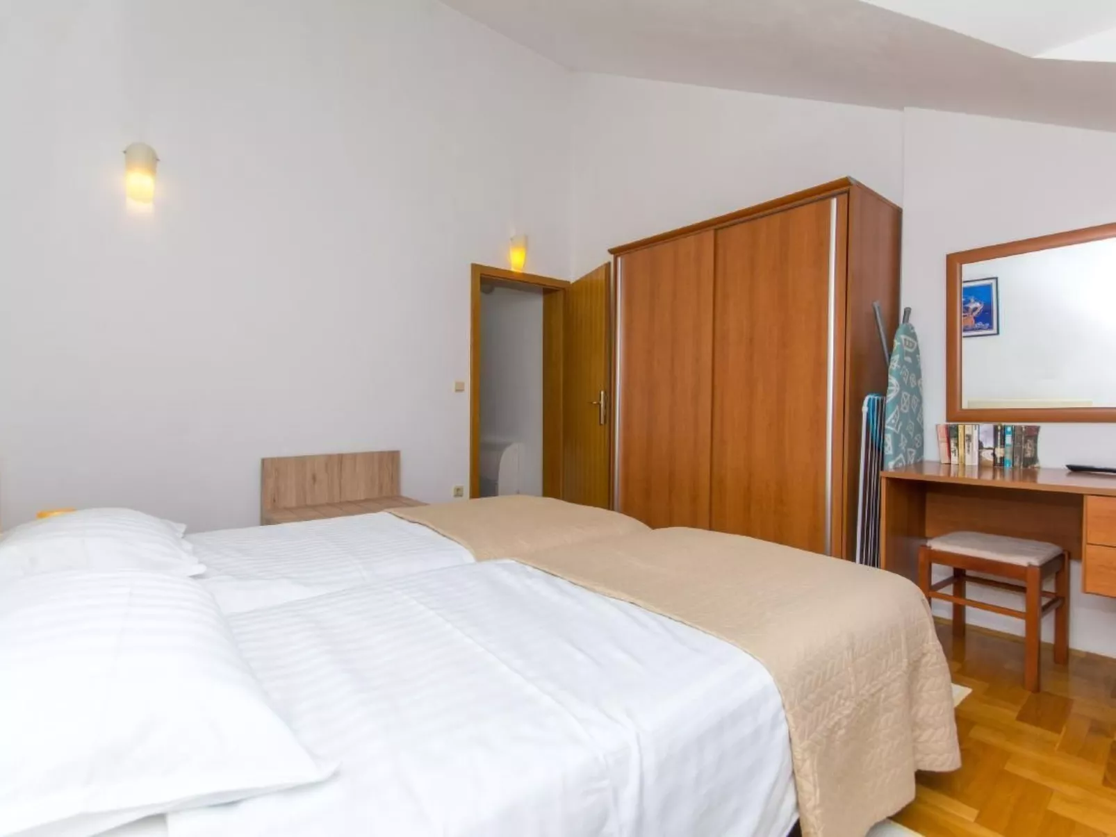 Apartment nahe Hafen mit Meerblick-Drinnen