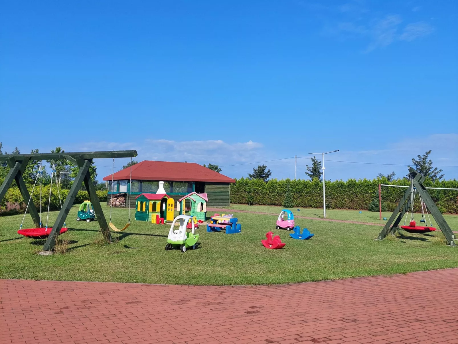 Green Corner Cottage 1-Outside