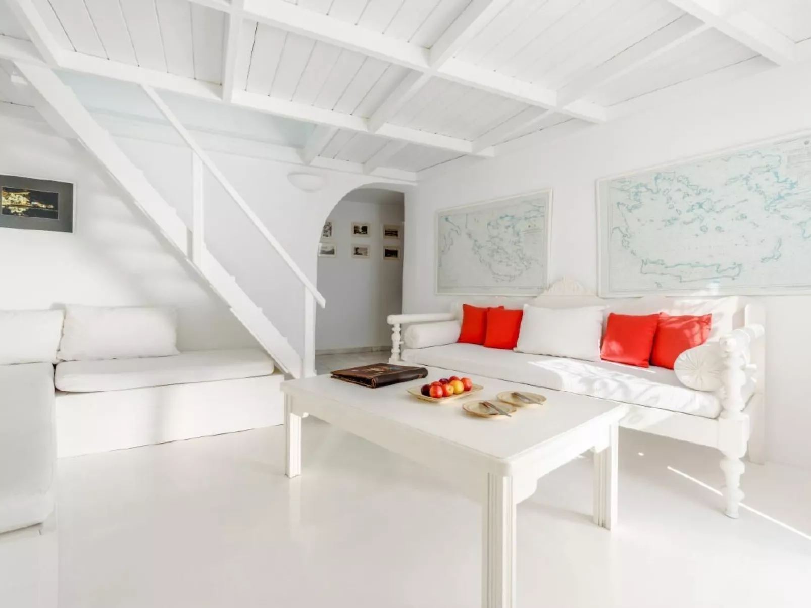 Charaktervolle Villa mit Tauchbecken und fantastischer Aussicht-Inside