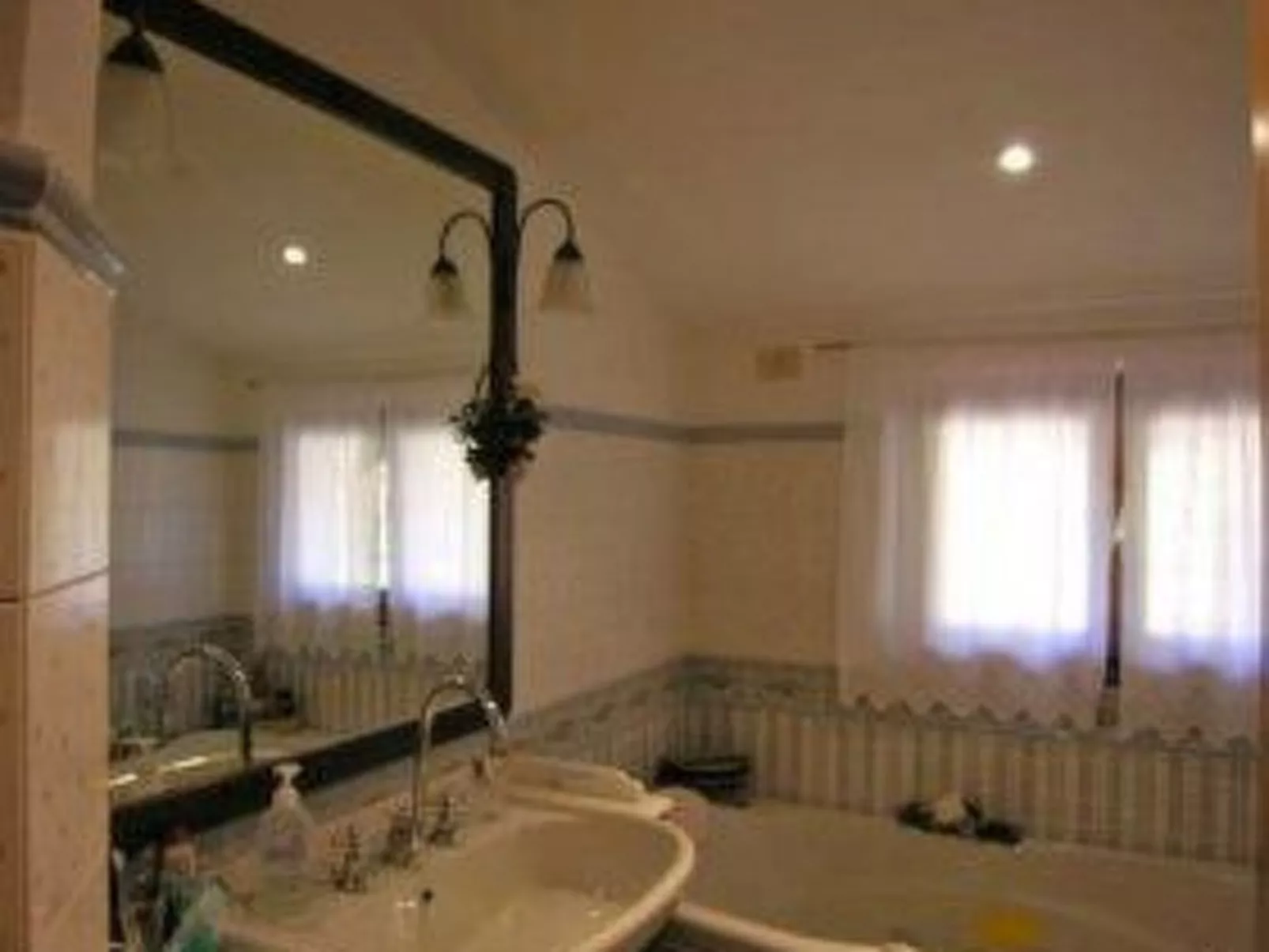 Villa mit privatem überdachbarem Pool-Dedans