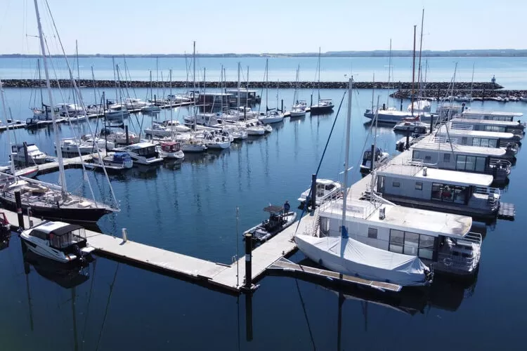 Hausboot Familiy & Friends LP 1 / 3 Personen-Areas summer 1km