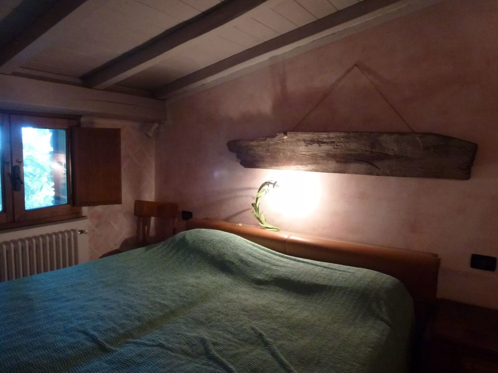 Mit Blick auf das Wasser-Dedans