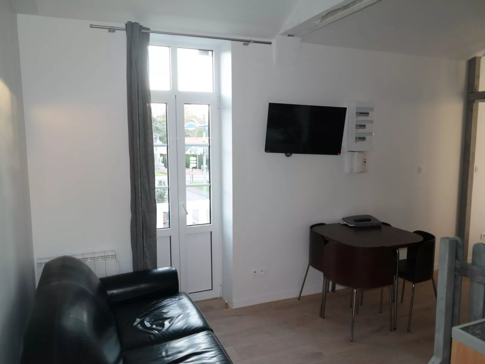 Schöne Unterkunft mit Terrasse in der Nähe des Meeres - Inside