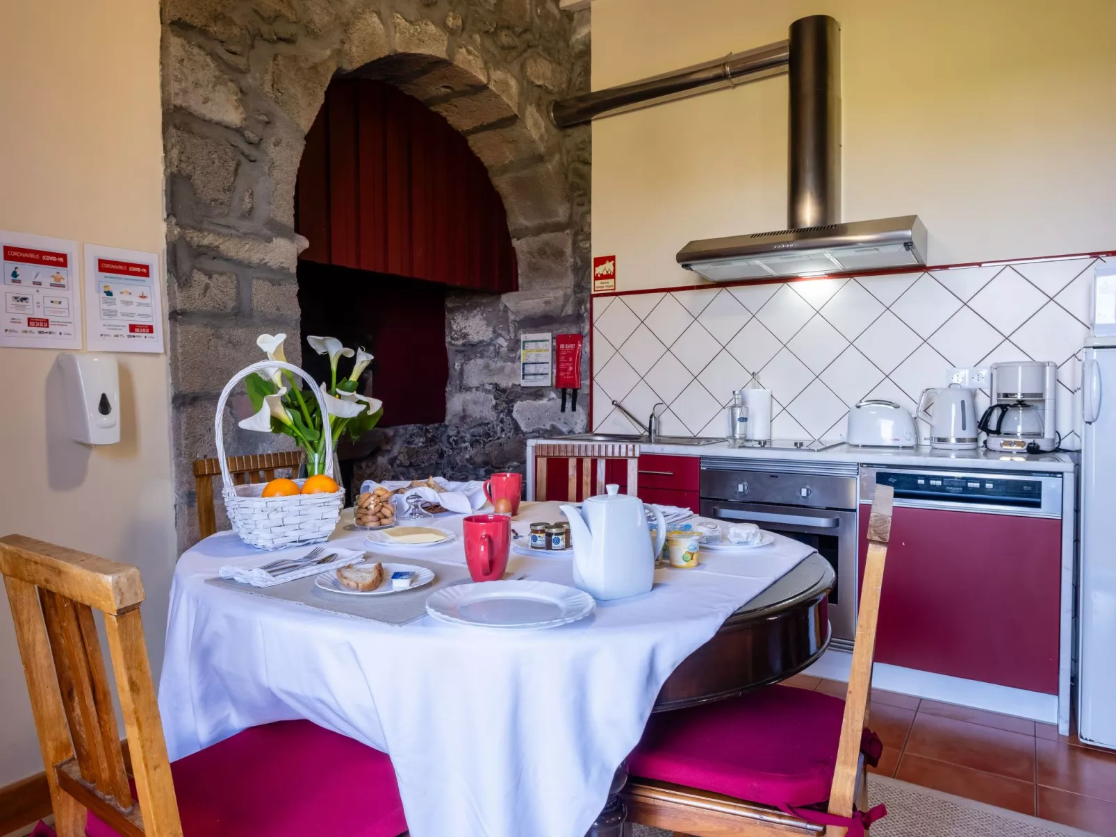 Casa da Fonte - Historisches Steinhaus auf den Azoren-Drinnen