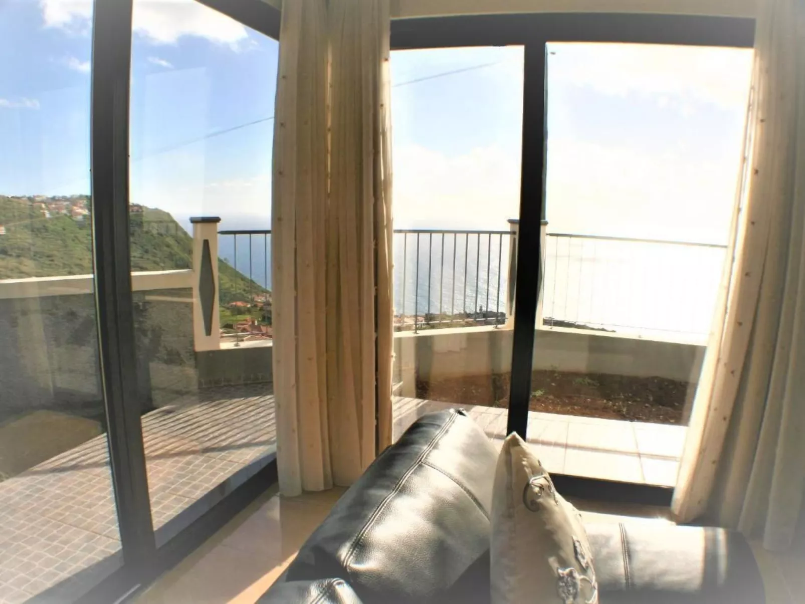 "Silva Sol" mit Blick auf das Wasser-Image-tags.info