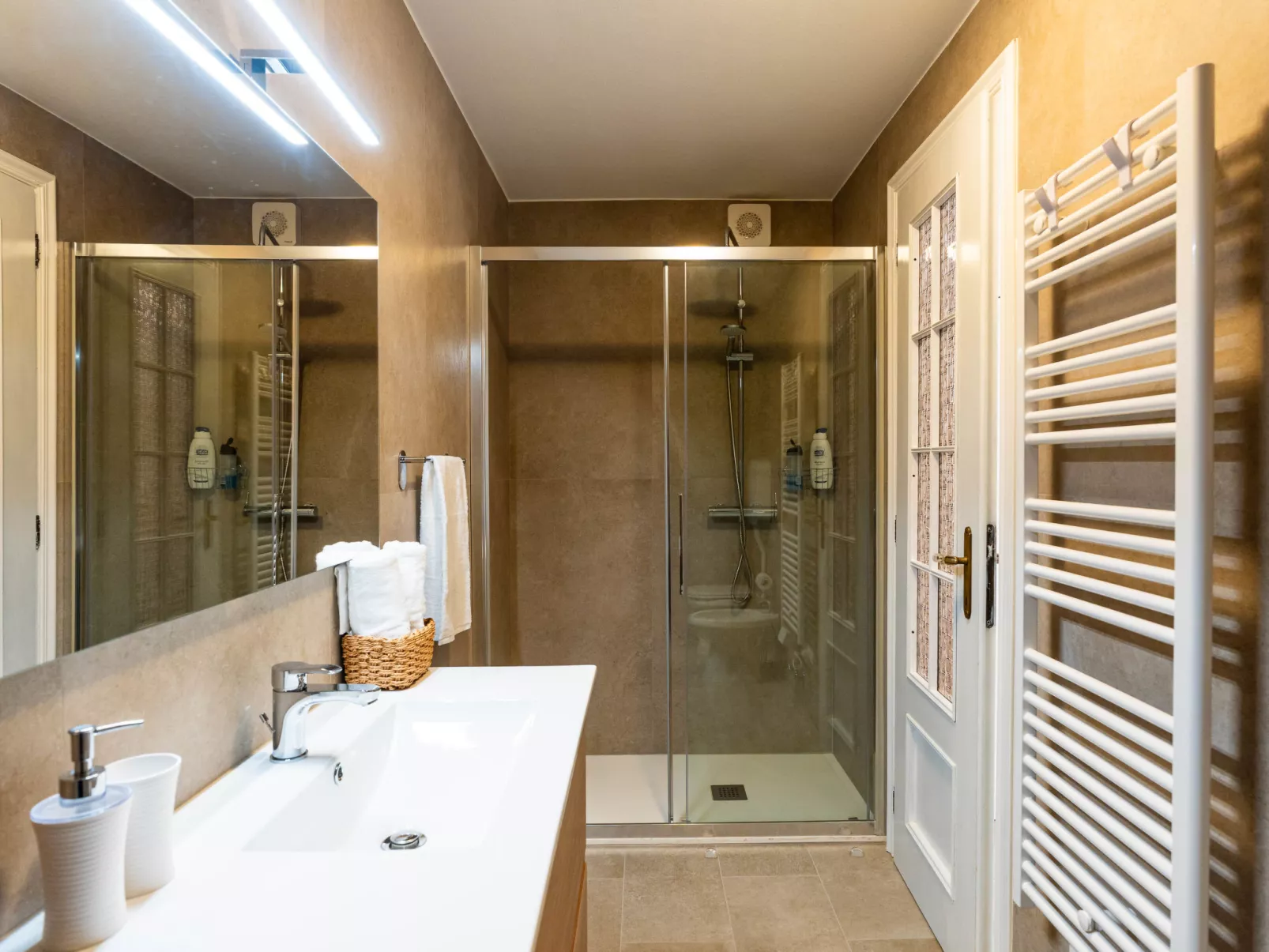 Beautiful Seaview-Inside