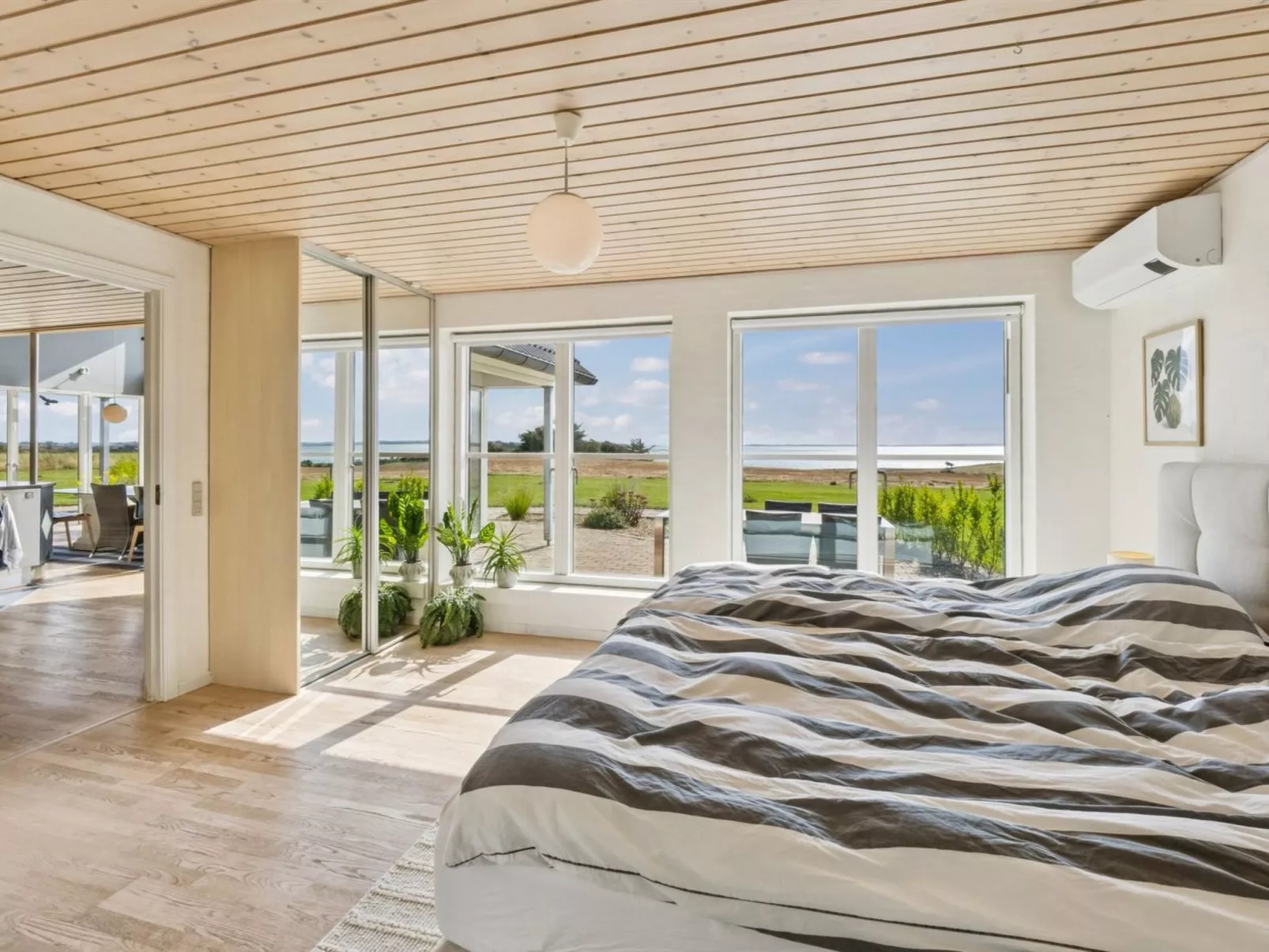 "Fridhild" - 150m to the fjord-Dedans