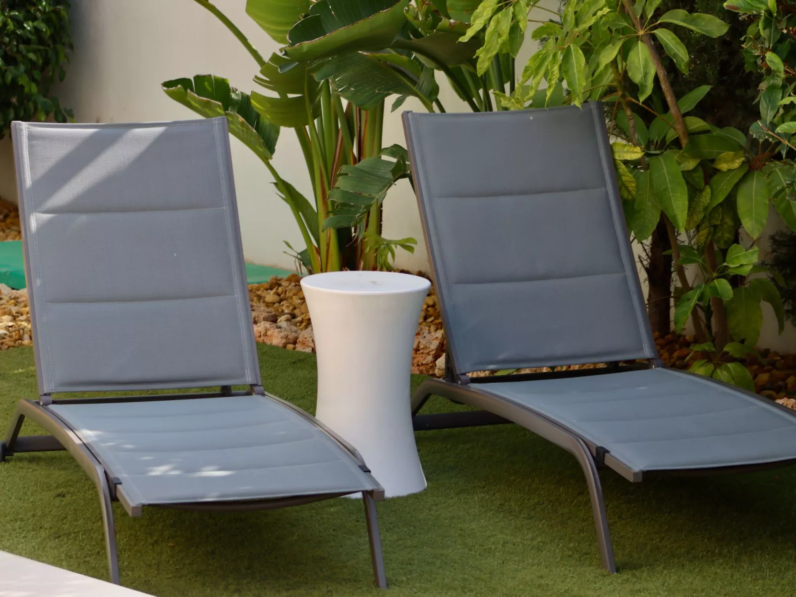 Mit Blick auf das Wasser-Dehors