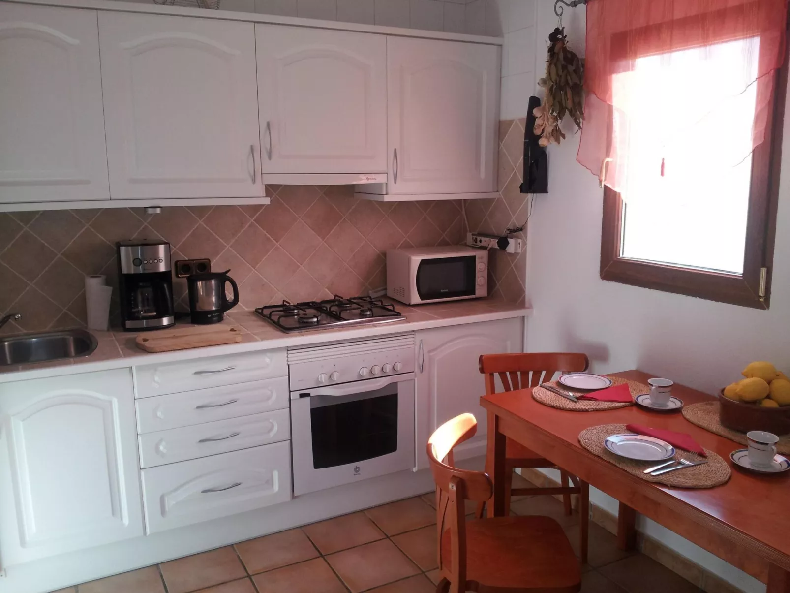 Kleines Landhaus in schöner Umgebung-Dedans