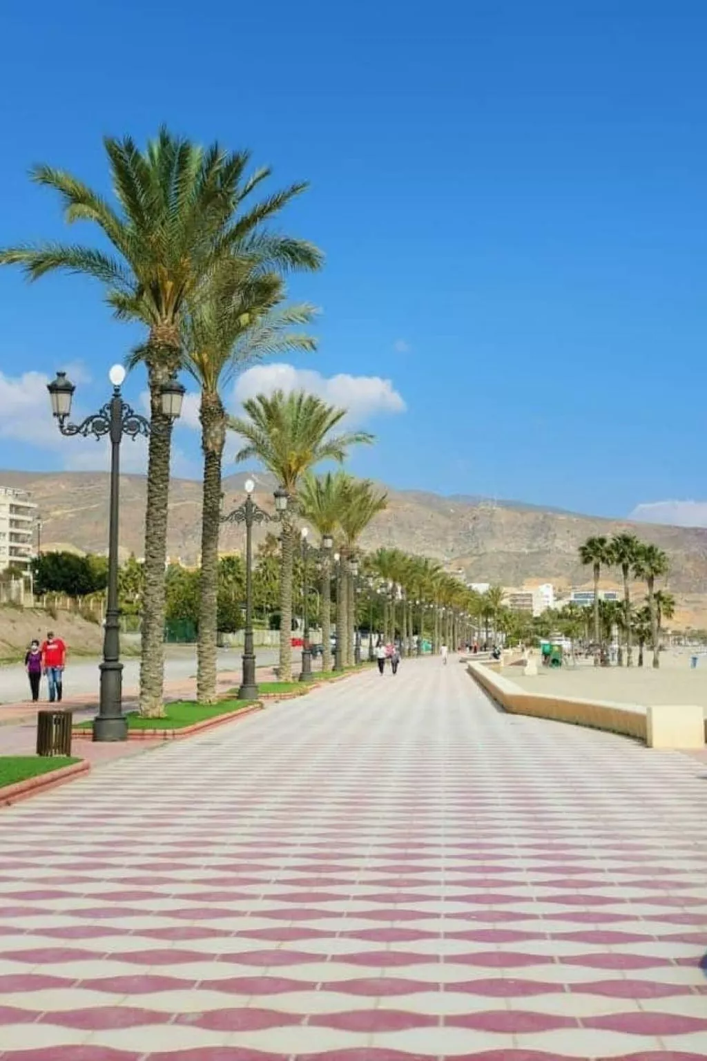 Sun Beach Aguadulce mit Parkplatz-Outside