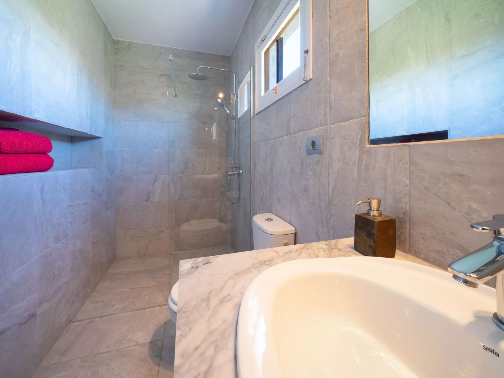 Secret Garden Villa - ländlicher Boutique-Rückzugsort, private tropische Gärten-Inside