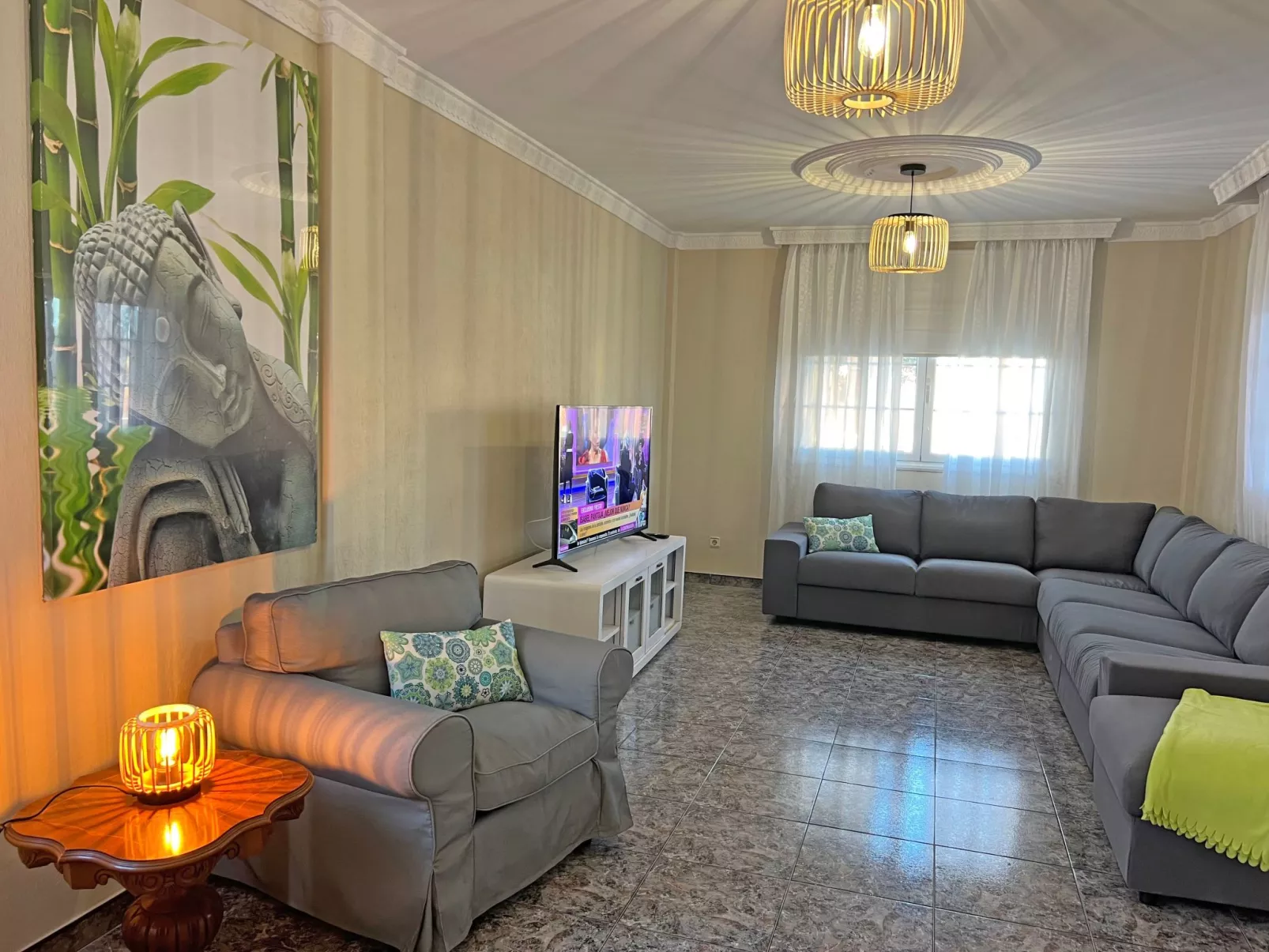 Villa "Esmeralda" mit Garten, Grill und Terrasse-Inside