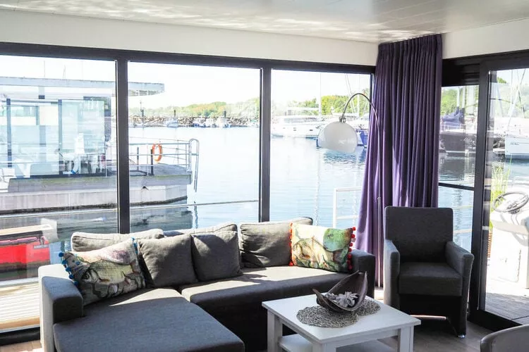 Hausboot Family & Friends LP 4 / 1-2 Personen-Living room