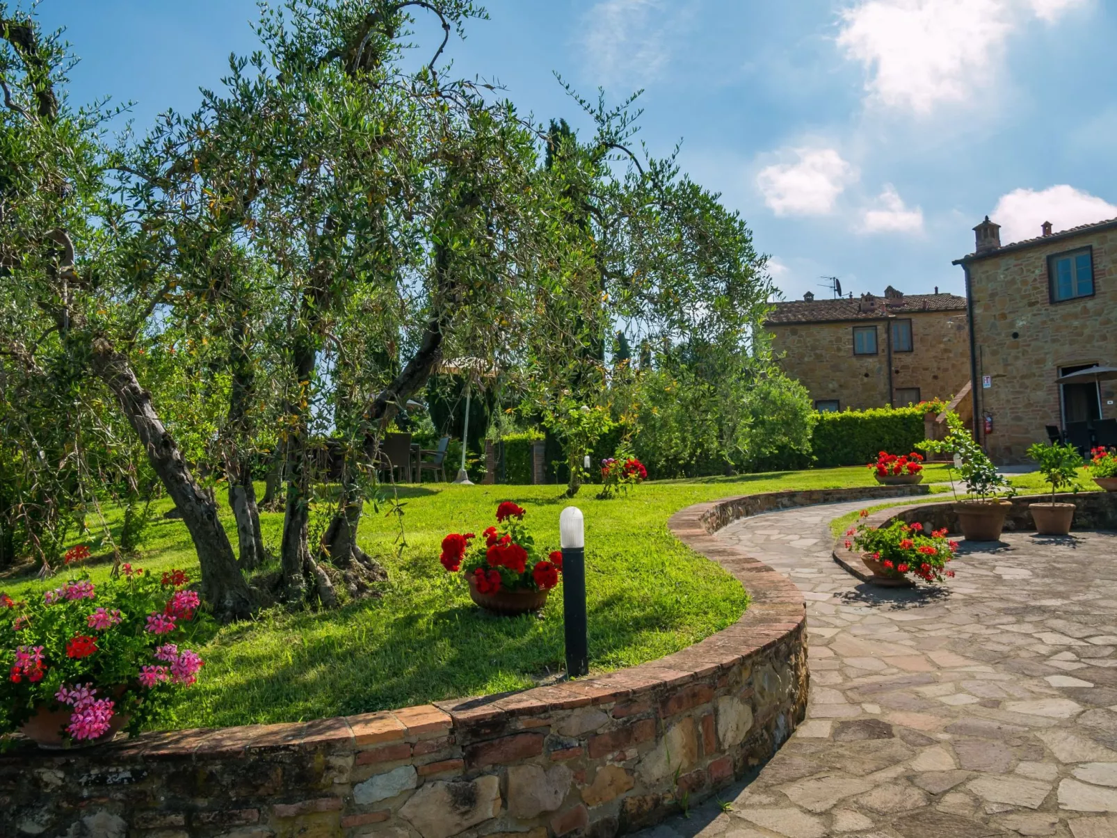 Drei-Zimmer-Wohnungen Borgo Collelungo, erster Stock-Outside