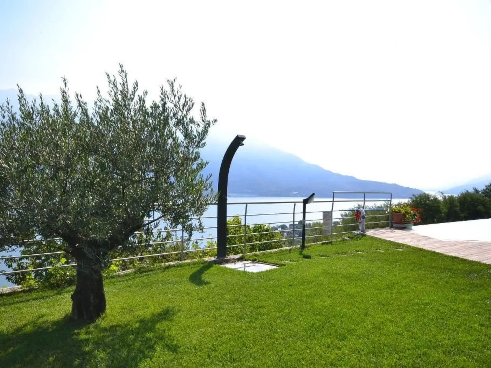 Wohnung mit Schwimmbad und fantastischem Seeblick-Image-tags.info