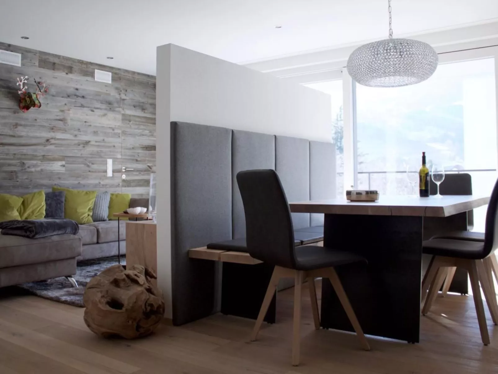 Apartment mit Balkon-Drinnen