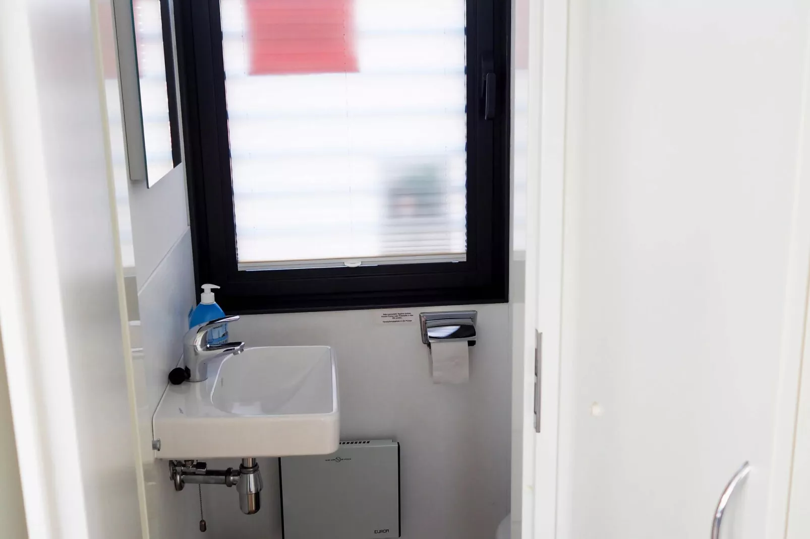Hausboot Family & Friends mit Hund LP 8 / 1-2 Personen-Bathroom