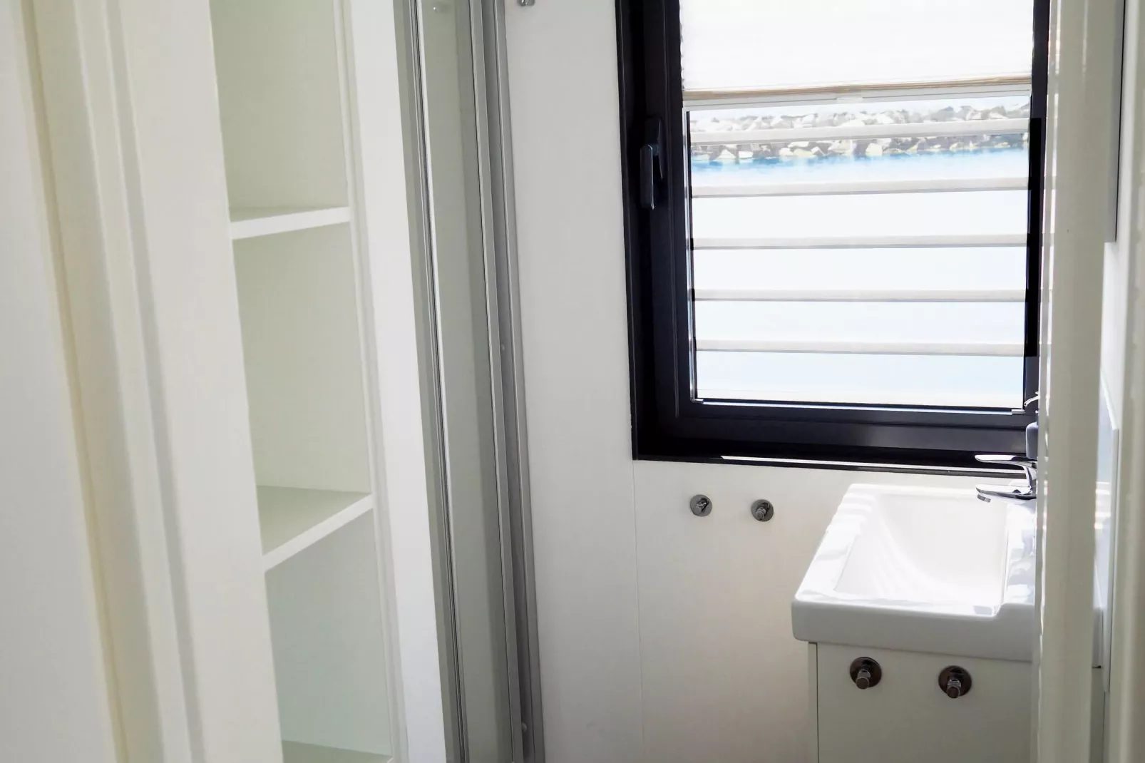 Hausboot Family & Friends mit Hund LP 8 / 1-2 Personen-Bathroom