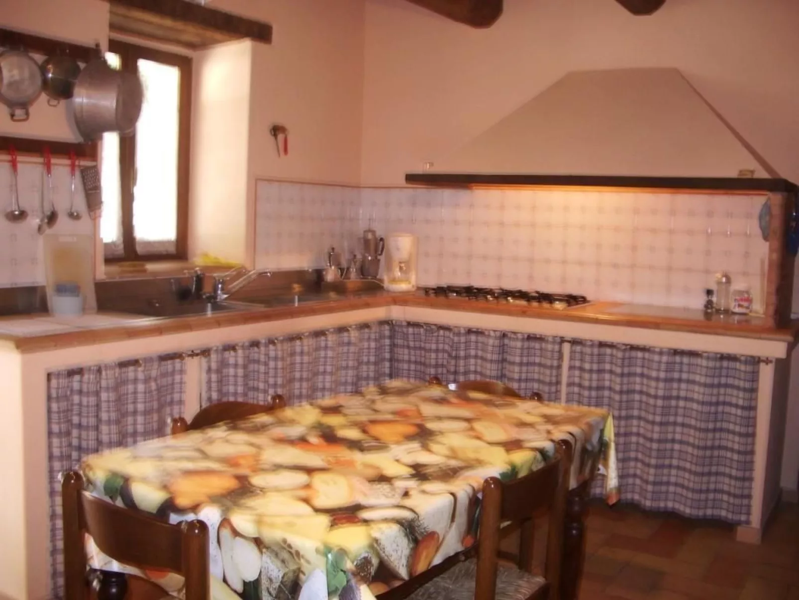 In der Gegend zwischen Meer und Berghang-Drinnen